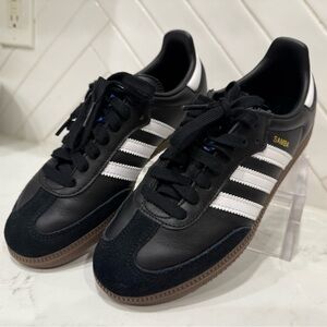 NWOT Adidas Samba Black and White Women’s size 6.5/ Men's size 5.5